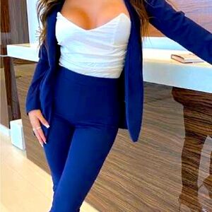 Women’s pants suit